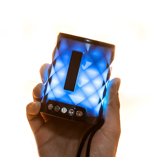 LED 블루투스 무선 스피커 FM라디오 핸즈프리통화 거실 라이딩 캠핑용 테이블
